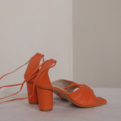 Round Tie-Up Heels