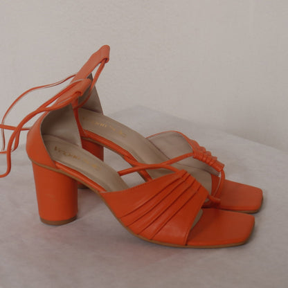 Round Tie-Up Heels