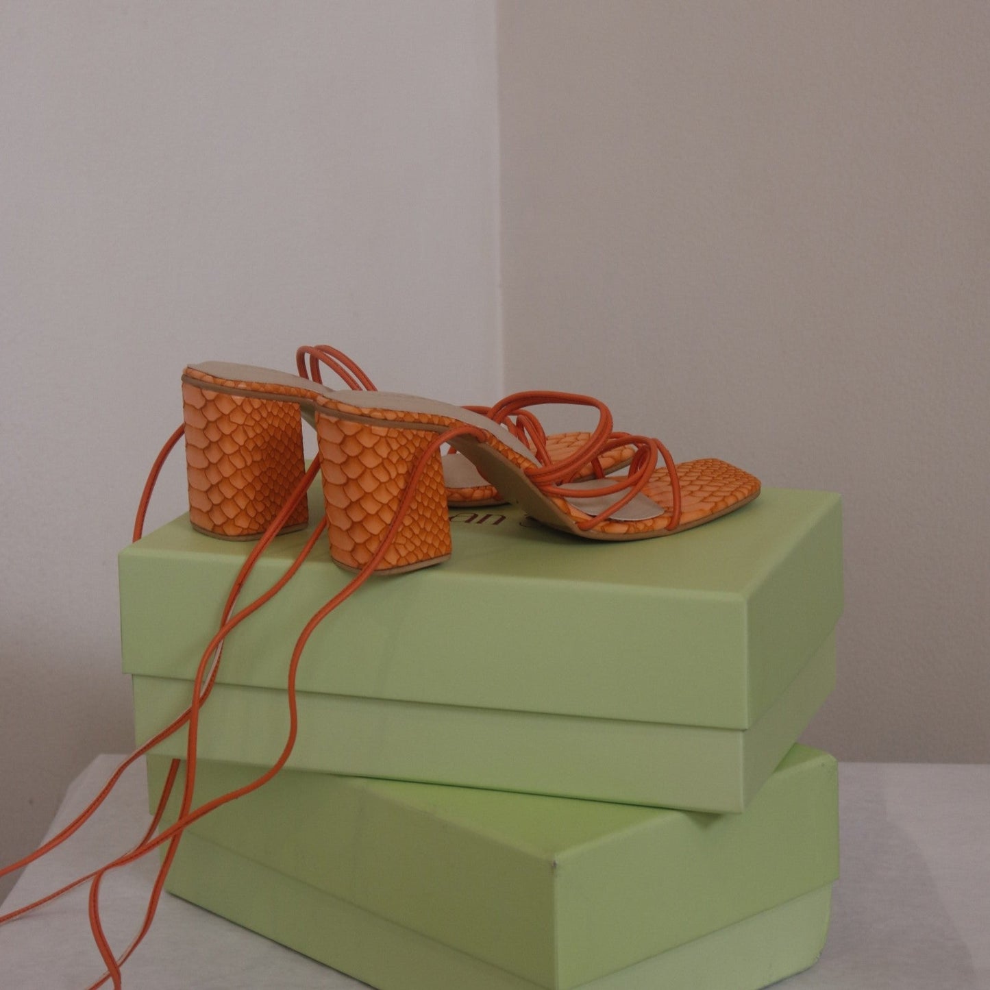 RECTANGLE HEEL