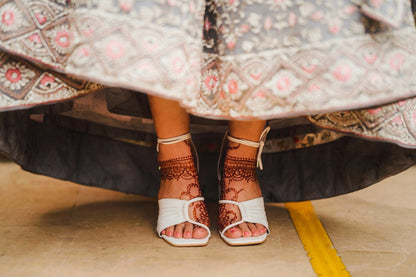 Round Tie-Up Heels