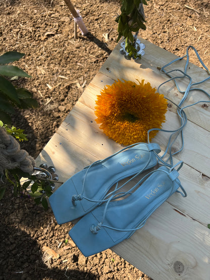 Tie-Up Flats