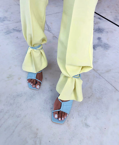 Round Tie-Up Heels
