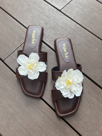 White Bloom Clip