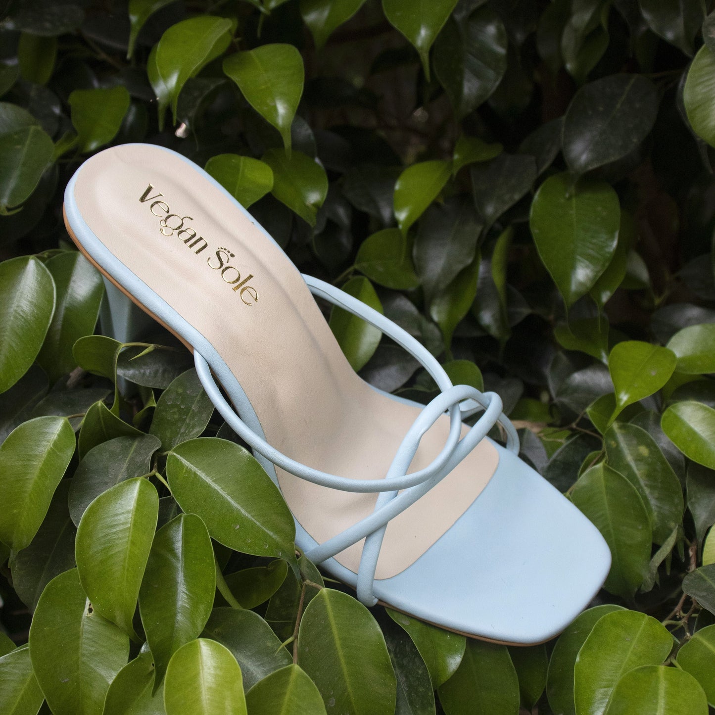 TRIANGLE HEEL